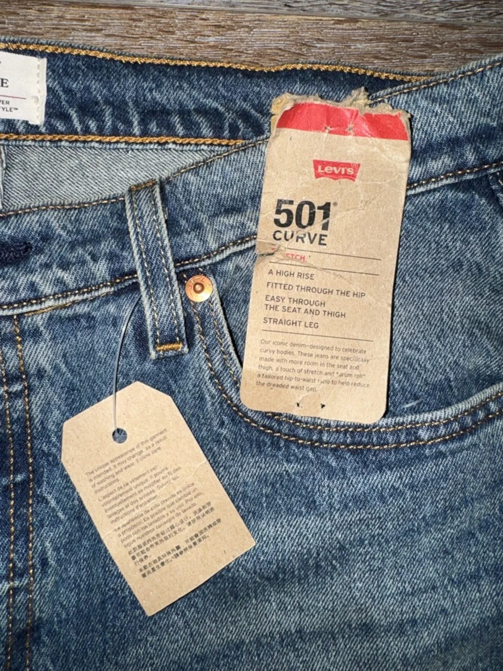 NWT 501 Curve High Waist Straight Leg Medium Wash Studded Jeans Size 32x30 - Picture 8 of 14